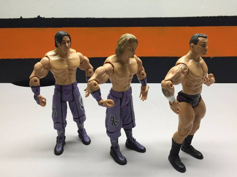 lot 3 image: UFC WRESTLER FIGURINES