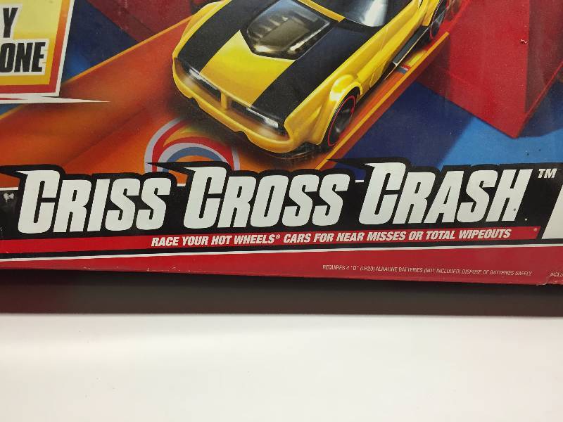 lot 14 image: HOT WHEELS CRISS CROSS CRASH