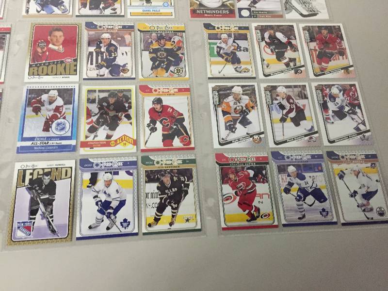 lot 64 image: HOCKEY, FOOTBALL, BASEBALL AND SUPER TRUCK COLLECTORS CARDS