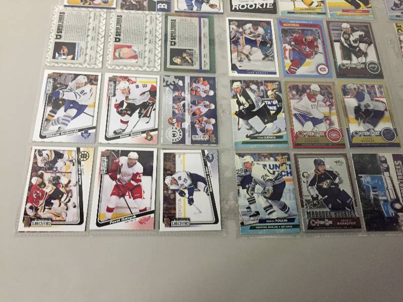 lot 65 image: HOCKEY, FOOTBALL, BASEBALL AND SUPER TRUCK COLLECTORS CARDS