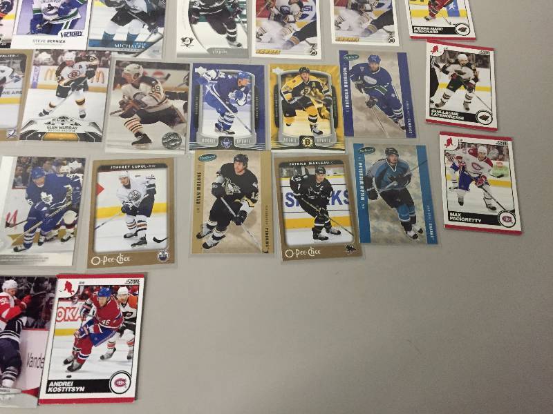 lot 69 image: HOCKEY, FOOTBALL, BASEBALL AND SUPER TRUCK COLLECTORS CARDS