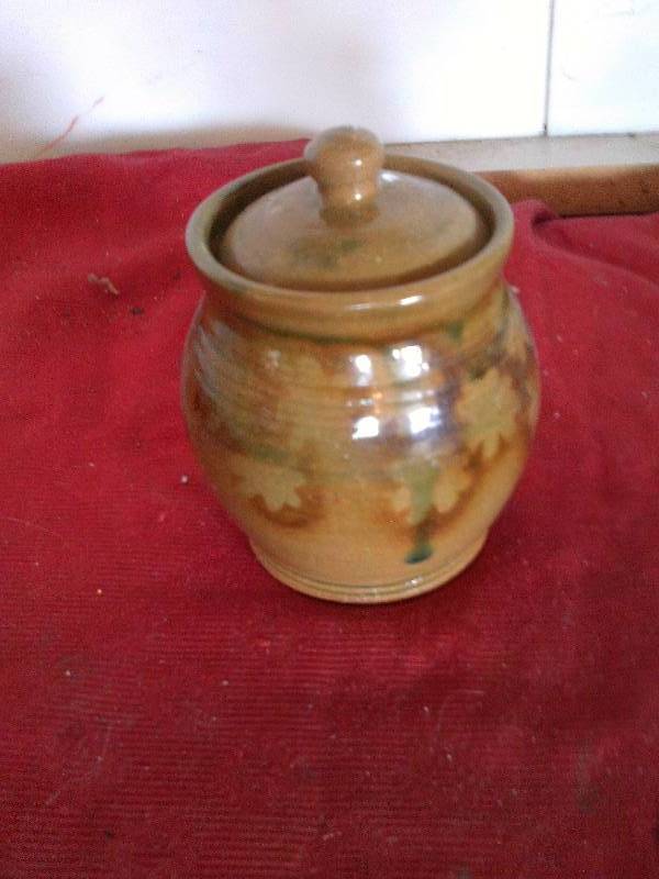 SMALL CLAY BOWL AND COVER