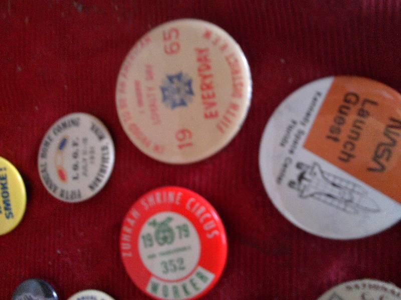 19 COLLECTIBLE  BUTTONS