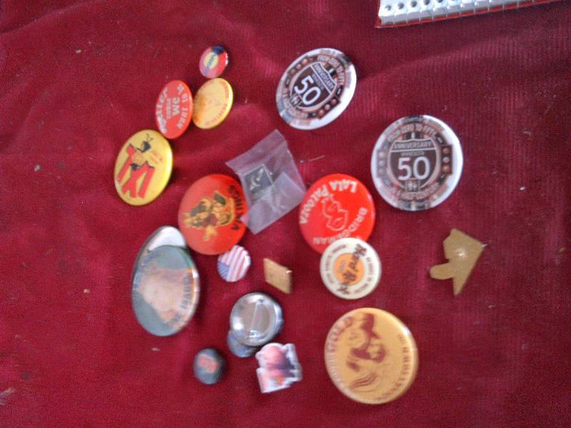 20 COLLECTIBLE BUTTONS