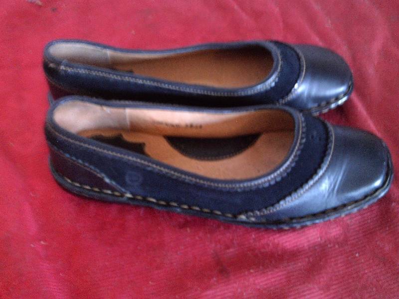 LEATHER NAVY LOAFERS