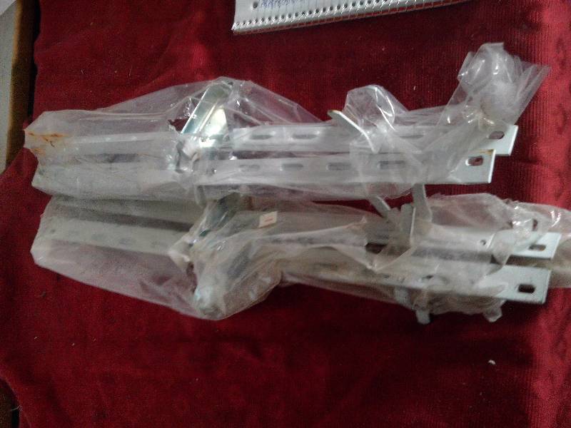 2 SETS OF 2 METAL HANGERS