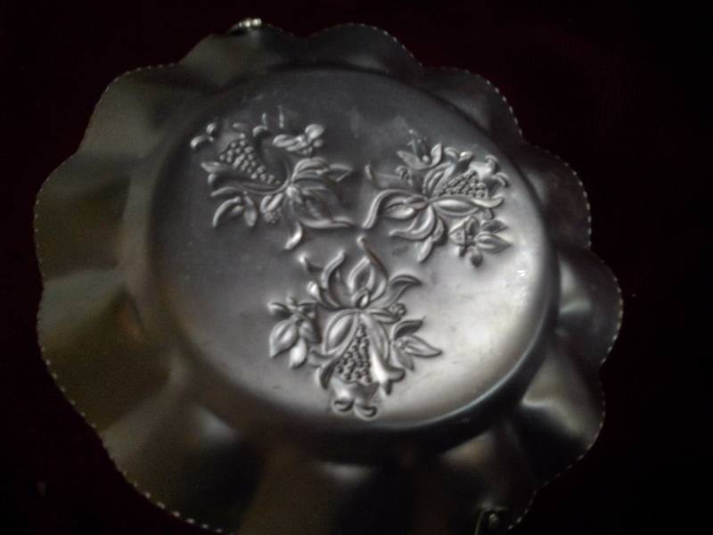 ALUMINUM HANDLED BASKET