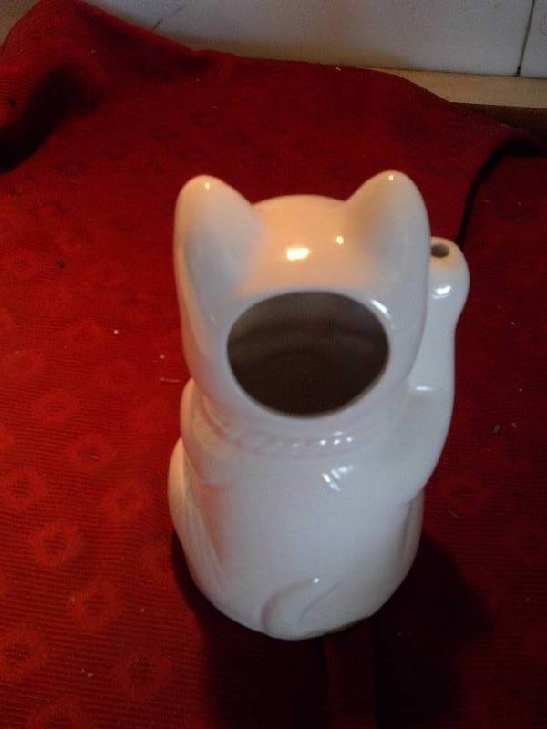 white porcelian kitty planter
