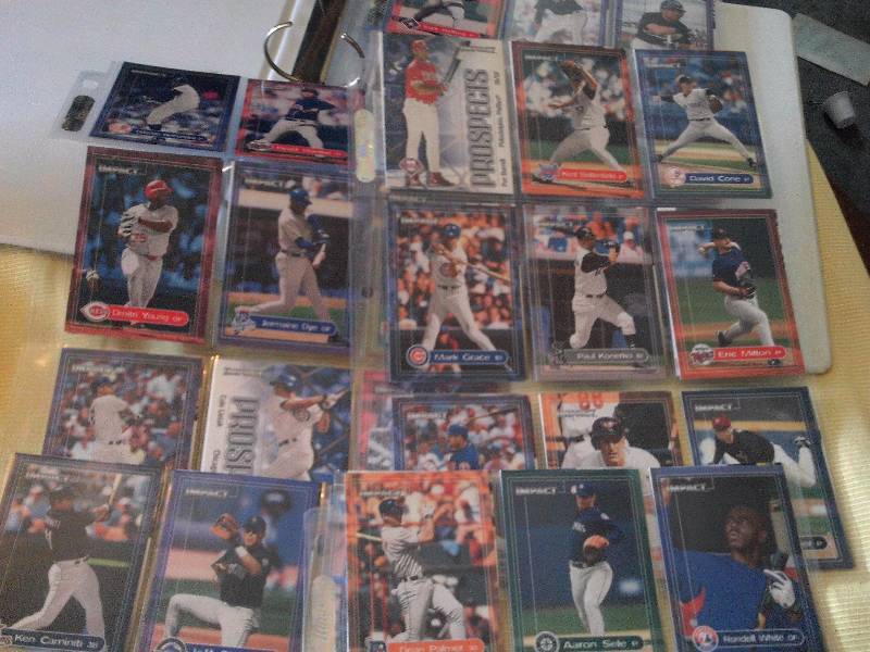 4 pages collectible baseball cards