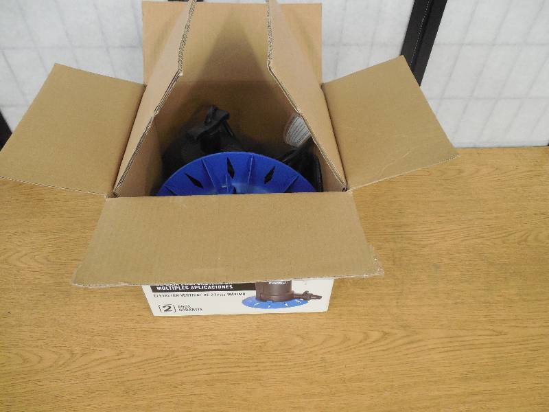 lot 9 image: Everbilt Pool Cleaning & Maintenance 18 HP Pool Cover Pump