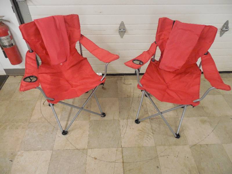 lot 14 image: 2 FOLDING LAWN CHAIRS