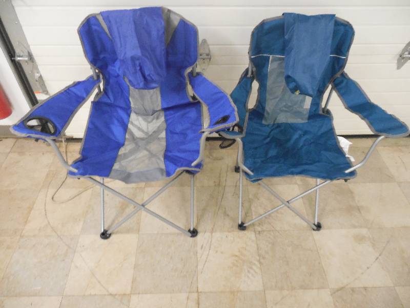 lot 15 image: 2 FOLDING LAWN CHAIRS