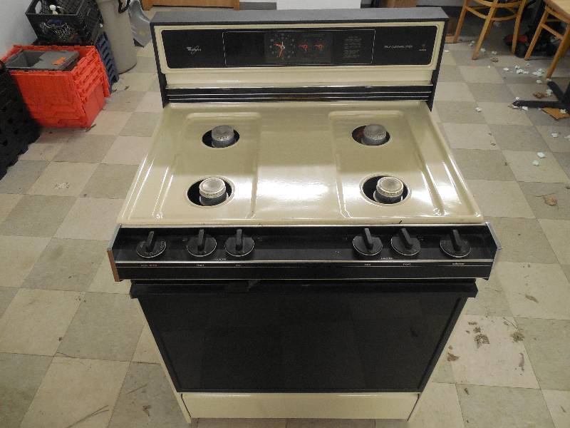 lot 31 image: WHIRLPOOL 4 BURNER GAS RANGE OVEN