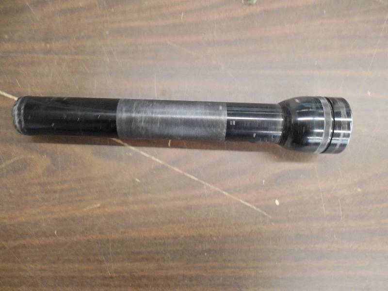 lot 43 image: 12 INCH MAGLITE FLASHLIGHT