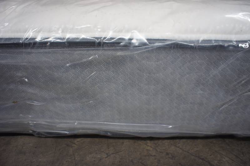 lot 4 image: Simmons BeautySleep Erica Luxury Firm Pillow Top Queen Size Mattress