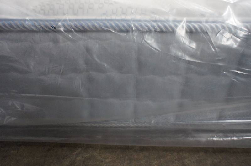 lot 11 image: Serta Perfect Sleeper Pleasant Bay Firm Queen Size Mattress