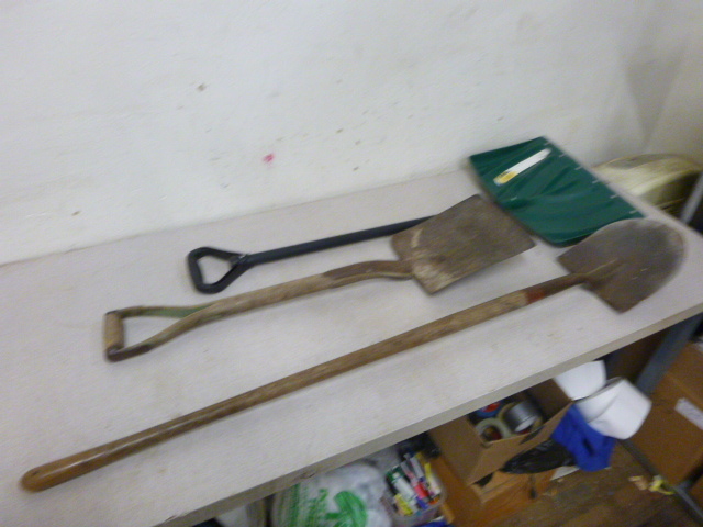 3 Shovels