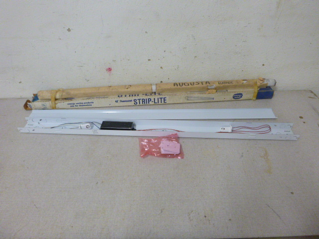Single Bulb Fluorescent Strip-Lite