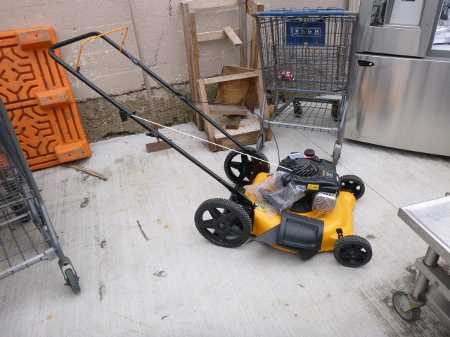 New Poulan Pro High Wheel Push Lawn Mower