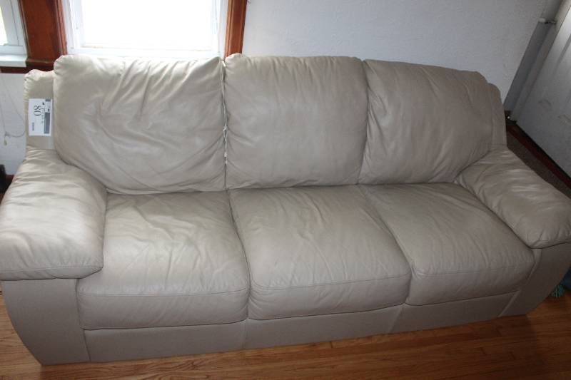 lot 80 image: Sofa
