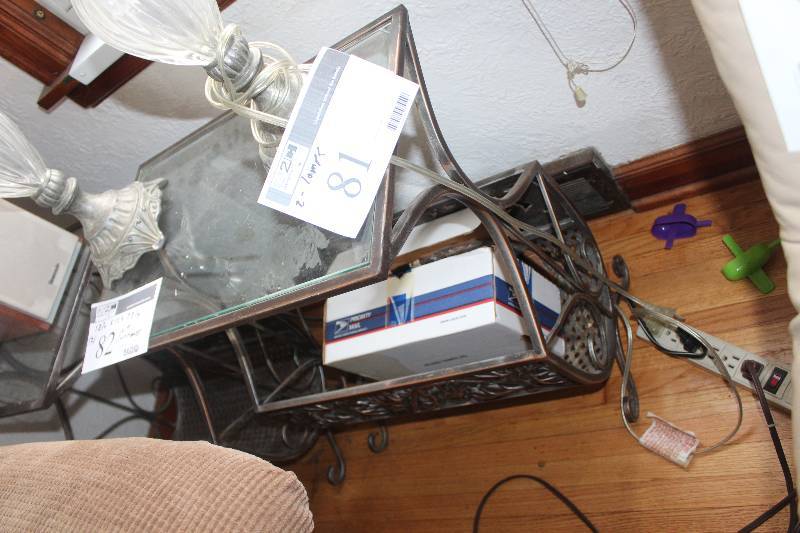 lot 82 image: Lot of (2) End Tables