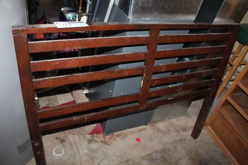 lot 91 image: Headboard