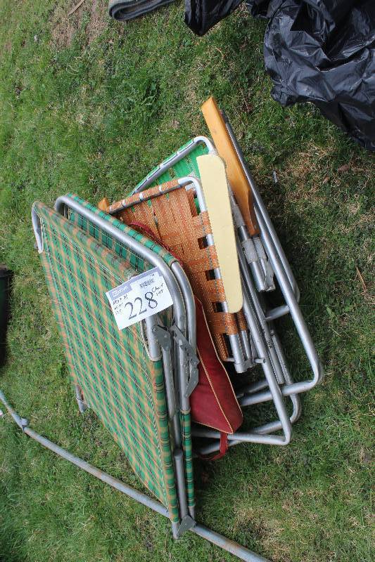 lot 228 image: Lot of Lawn Chairs