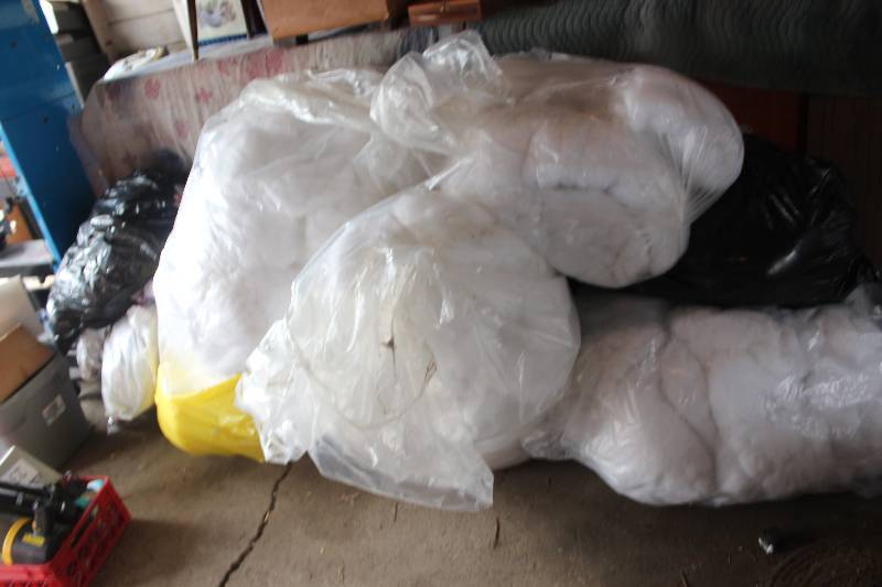 lot 232 image: Lot of Packing Material