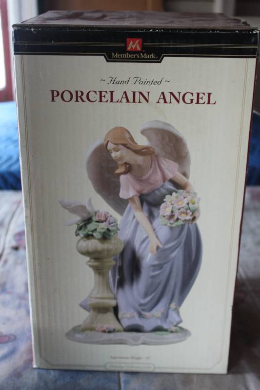 lot 233 image: Hand Painted Porcelain Angel Table Decorations