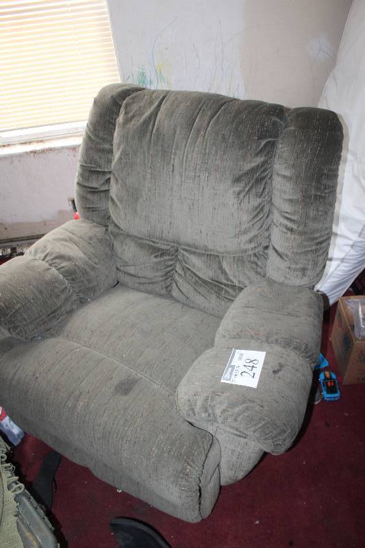 lot 248 image: Lot of (2) Living Room Chairs