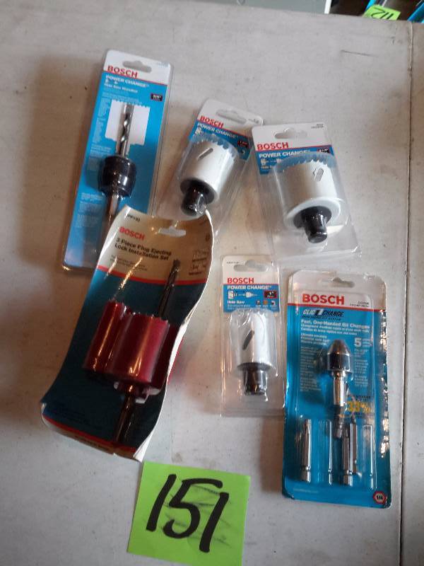 lot 151 image: Lot of Hole Saws and Fast Change Click Change  one handed bit changers