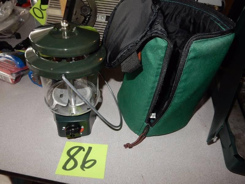 lot 86 image: COLEMAN, Propane Light with carrying case