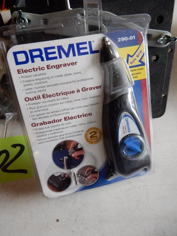 lot 102 image: DREMEL Engraver and accessories.. See closeups