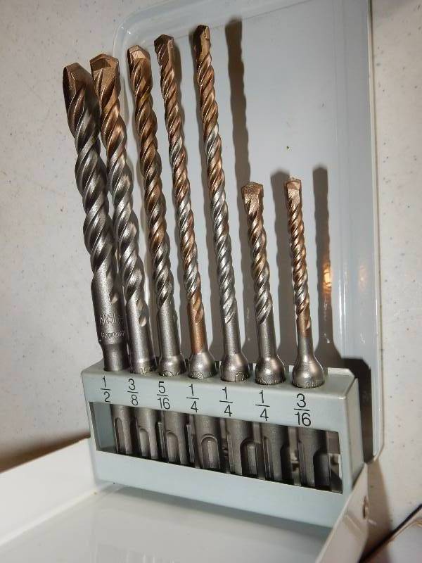 lot 132 image: BOSCH, 7 piece SDS Drill bit kit
