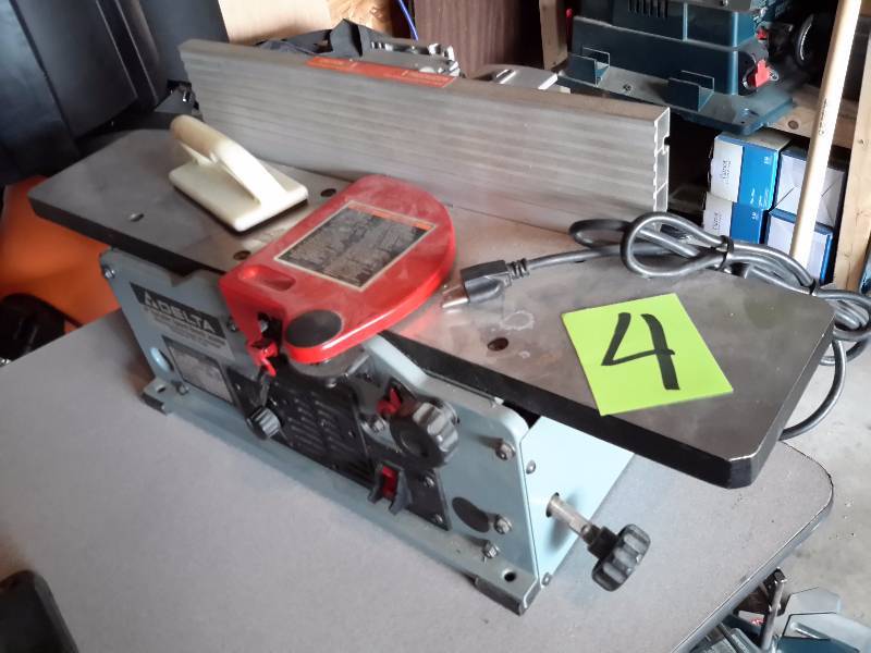 lot 4 image: Delta, 6in Variable Speed Bench Jointer