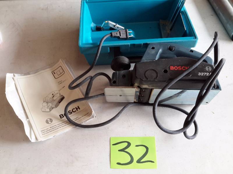 lot 32 image: BOSCH, 3272 Electric Planer