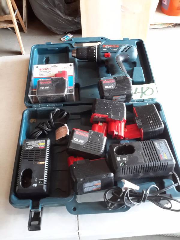lot 40 image: BOSCH  13.2 V Cordless Drill with Charger and 6 batteries..