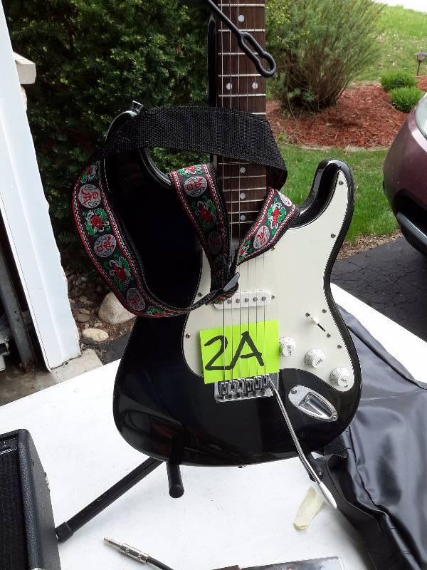 lot 2A image: Squirer Electric Guitar and Speaker.. Music etc.