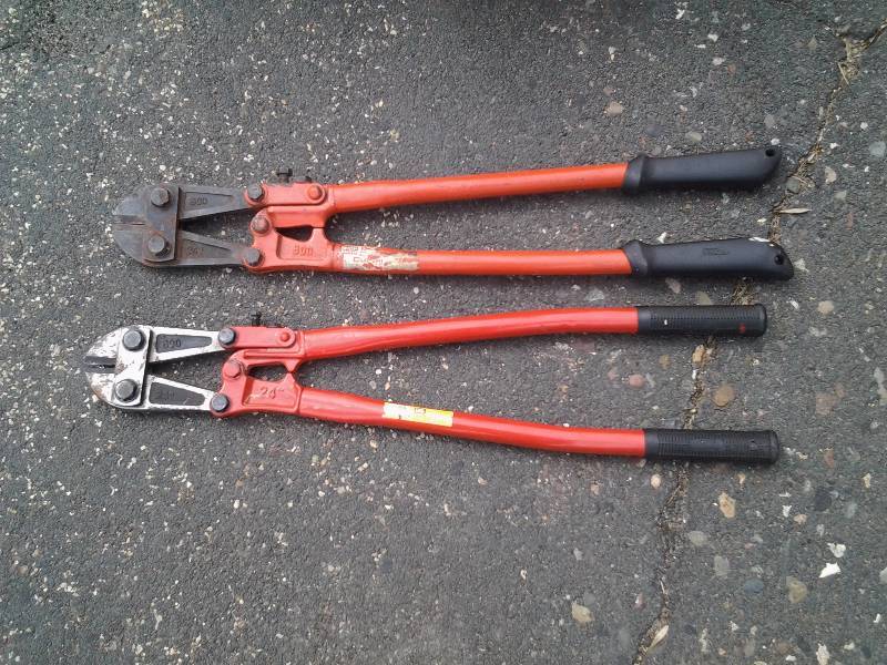 2-Bolt Cutters (24 Inch)