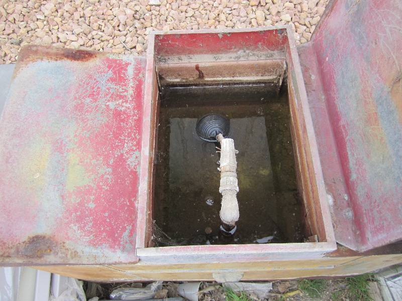 Heated cattle water tank, by Ritchi...