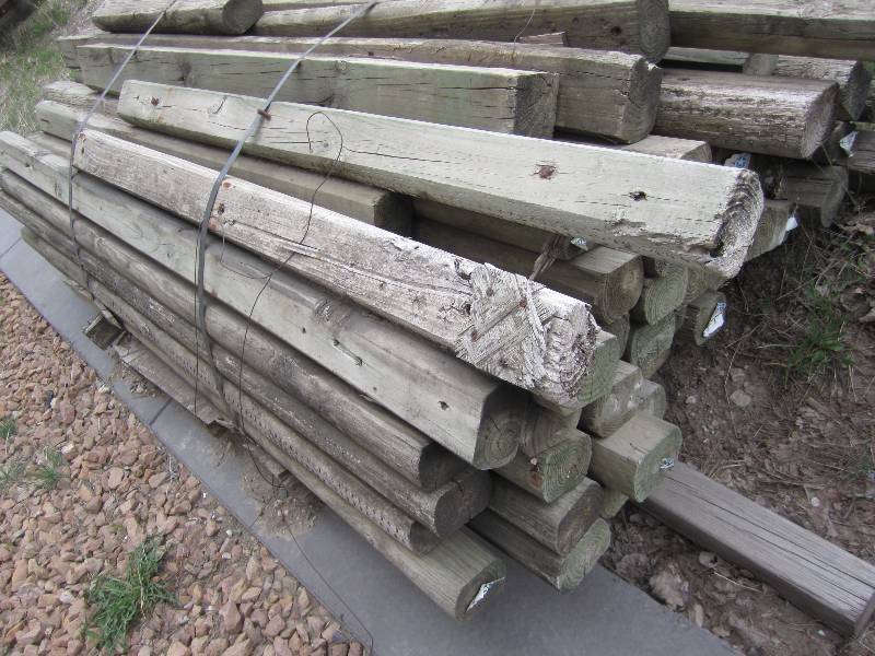 Lot of 8' long 4x4 and 3x4 wood pos... | Racking, Decking, Blocks ...