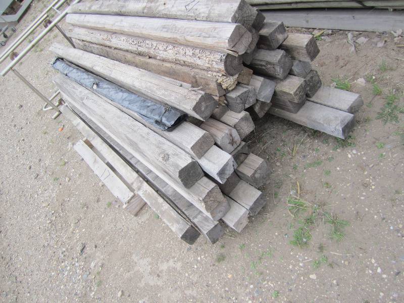 Lot of 8 long 4x4 and 3x4 wood pos...