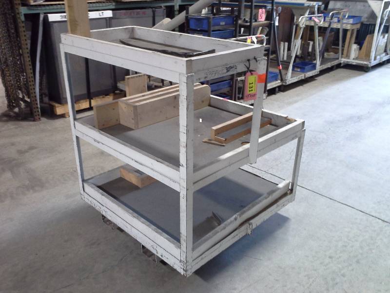 lot 131 image: (1) Rolling Material Cart