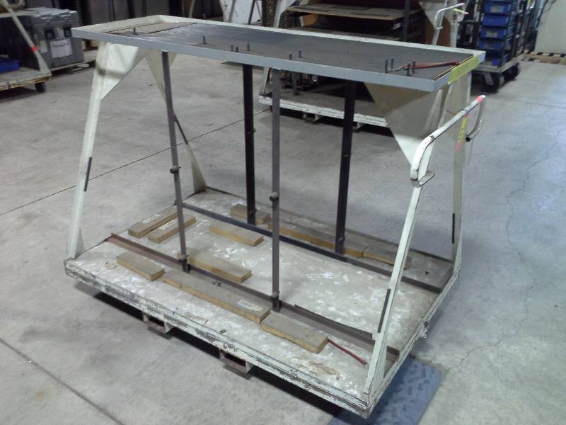lot 137 image: (1) Rolling Material Carts