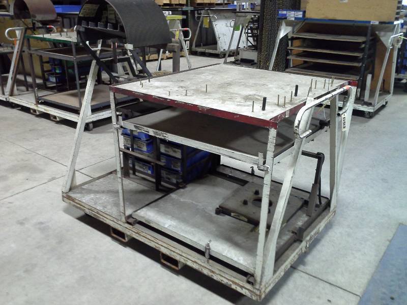 lot 140 image: (1) Rolling Material Carts