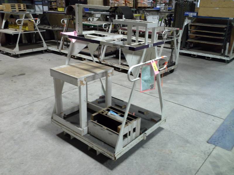 lot 142 image: (1) Rolling Material Cart