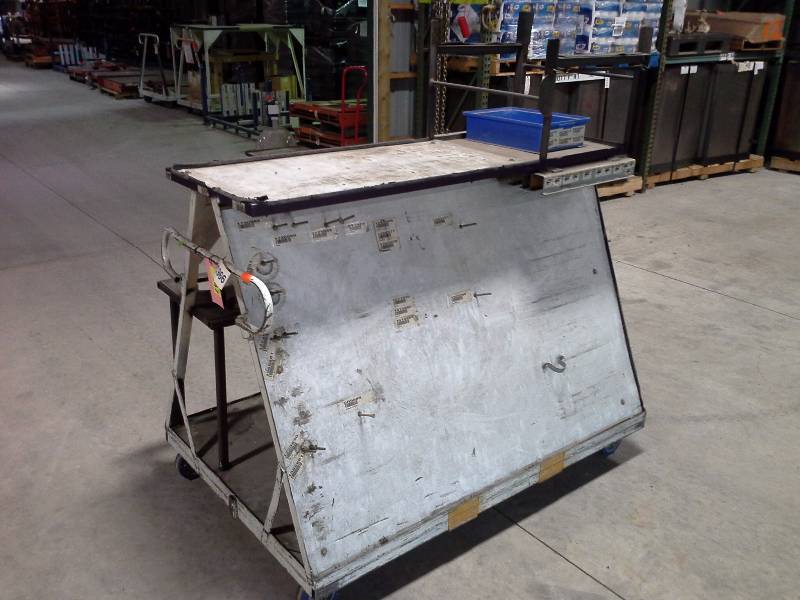 lot 147 image: (1) Rolling Material Carts