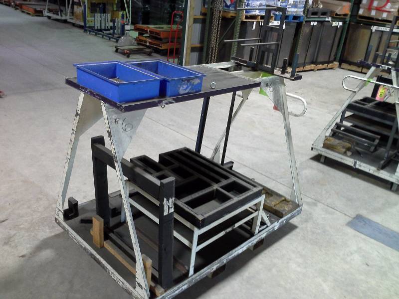 lot 149 image: (1) Rolling Material Carts