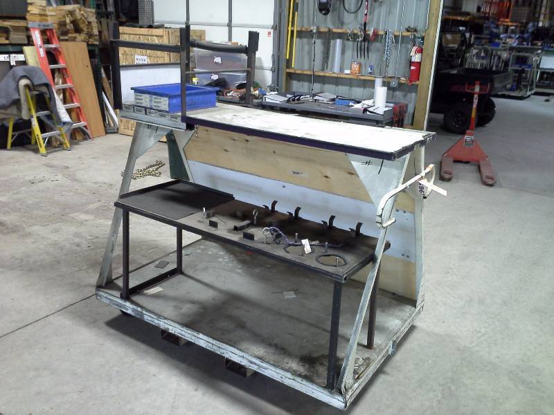 lot 152 image: (1) Rolling Material Carts