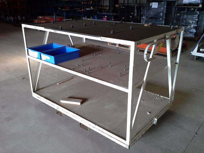 lot 158 image: (1) Rolling Material Carts
